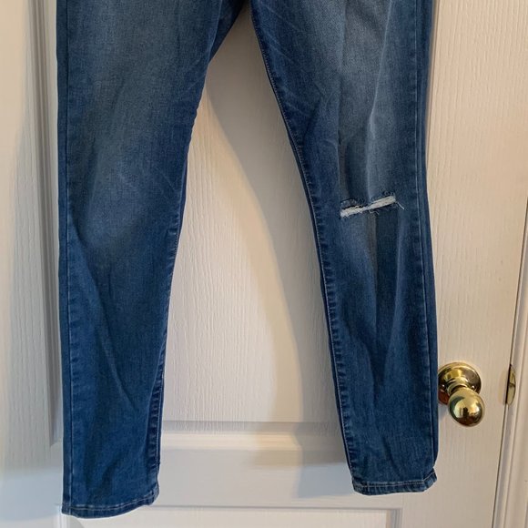 Old Navy Rockstar Ripped Jeans - Picture 5 of 5